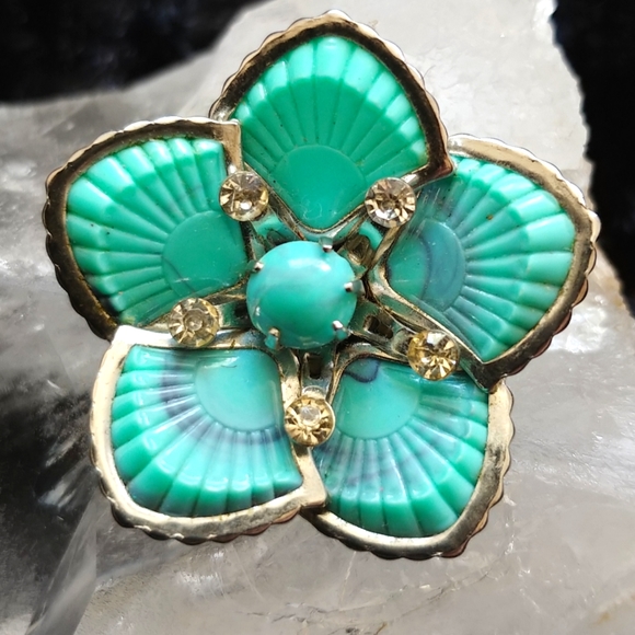 Vintage | Jewelry | Vintage Flower Shell Style Pin Brooch | Poshmark